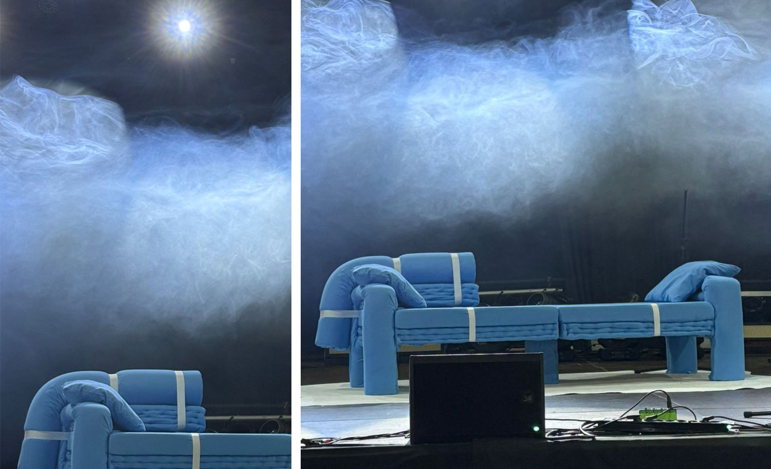 Más imágenes del sofá azul sobre el escenario